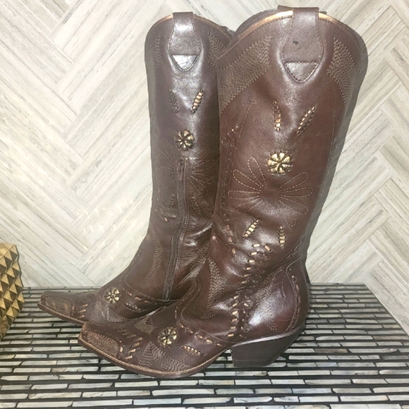 BCBG Brown Heeled Boots Western Style - Picture 2 of 5